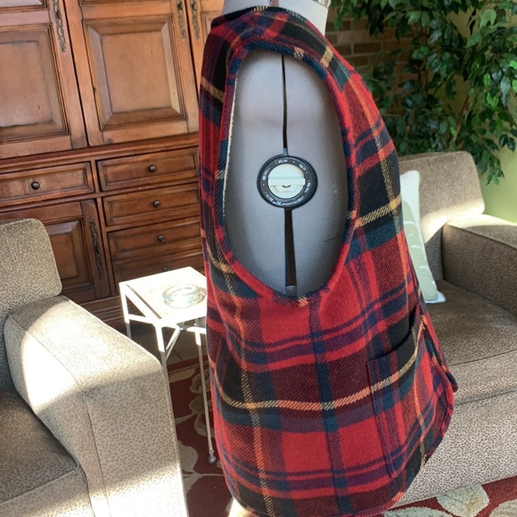 LizWear red plaid wool/nylon/mohair zip-up vest with sheepskin-looking lining. - Picture 4 of 14